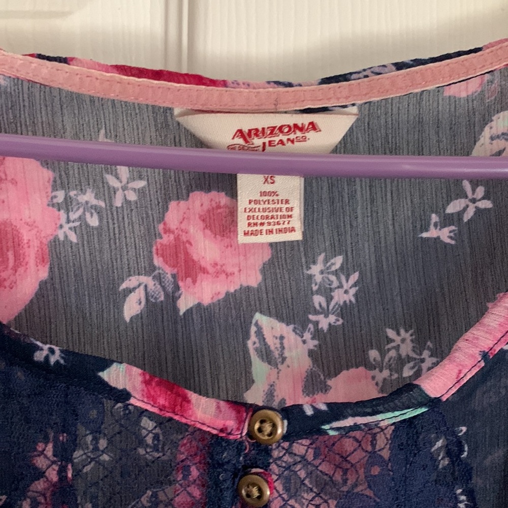 Lightweight blouse - Picture 2 of 3